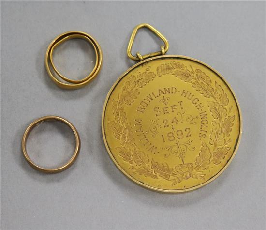 Two 22ct gold wedding bands, one 9ct gold wedding band & a gilt medallion.